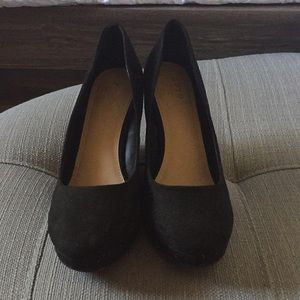 Black wedge dressy casual comfy APT 9 high heels